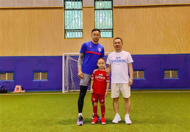 祝贺胡恩瑞小朋友荣获全国校园足球“得分王”称号