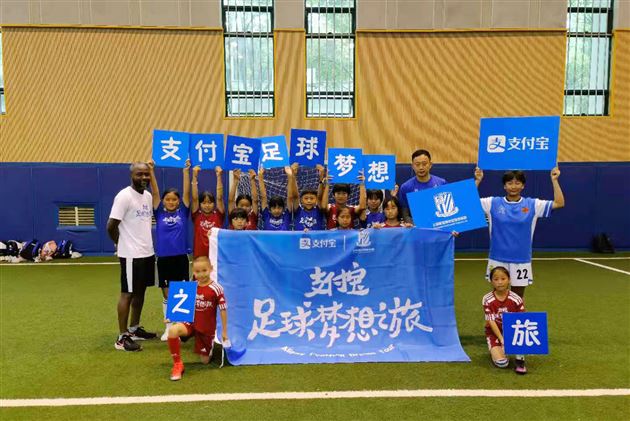 祝贺胡恩瑞小朋友荣获全国校园足球“得分王”称号