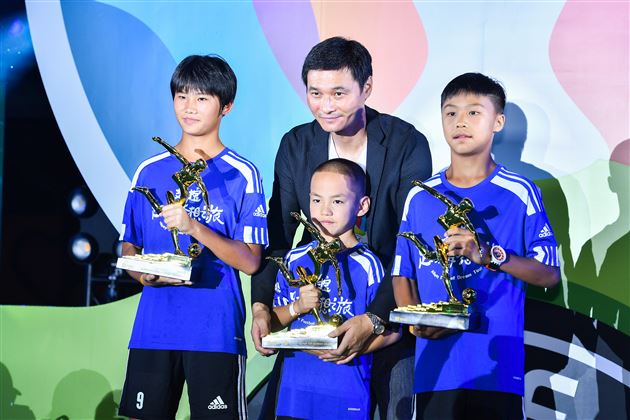 祝贺胡恩瑞小朋友荣获全国校园足球“得分王”称号