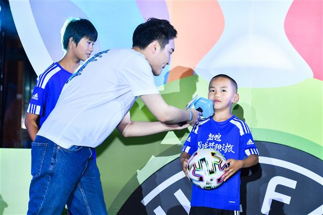 祝贺胡恩瑞小朋友荣获全国校园足球“得分王”称号