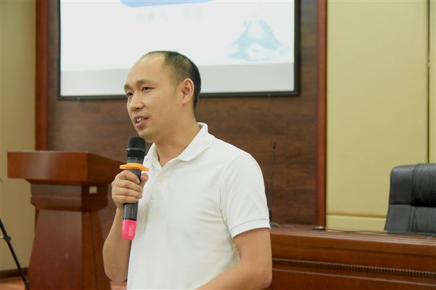 棠外初中后备班主任周菡为小初衔接上修身班会示范课