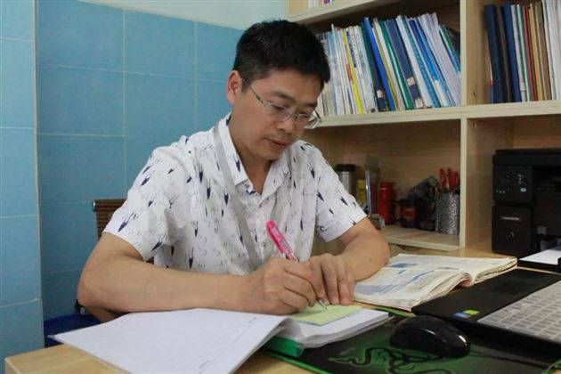 喜报：棠外张泽刚老师被评为“建功航都最美奋斗者”