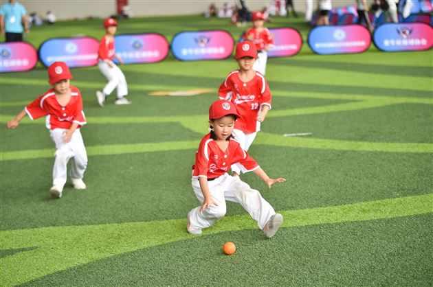 祝贺我园软式棒垒球队在2021年四川省第四届幼儿体育大会展示活动中获奖