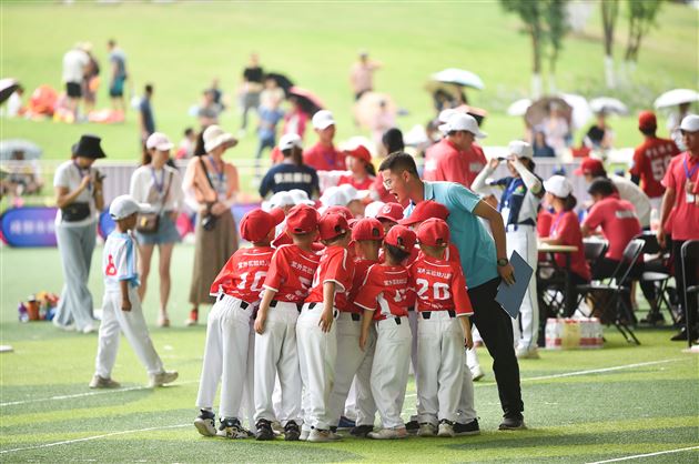 祝贺我园软式棒垒球队在2021年四川省第四届幼儿体育大会展示活动中获奖