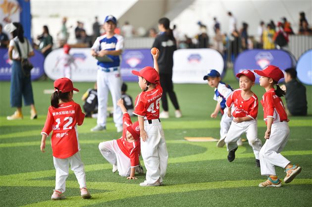 祝贺我园软式棒垒球队在2021年四川省第四届幼儿体育大会展示活动中获奖