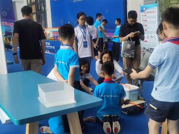 棠外附小学子在四川省机器人竞赛中勇夺一等奖