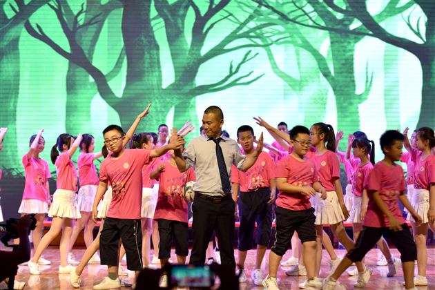 感激世上爱我的人和我爱的人——棠外附小隆重举行庆祝中国共产党百年华诞暨2021届六年级毕业典礼