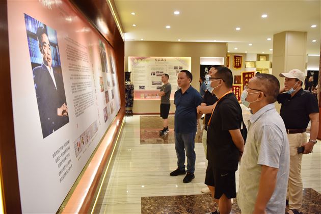 顺应时代 锐意进取——湖南长沙市明达中学120名高三骨干教师到棠外交流学习 