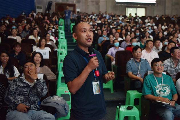 破解沟通密码 构筑心灵之桥——四川大学心理健康专家陈智做客棠外“修身大讲堂”