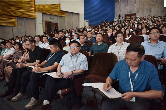 破解沟通密码 构筑心灵之桥——四川大学心理健康专家陈智做客棠外“修身大讲堂” 
