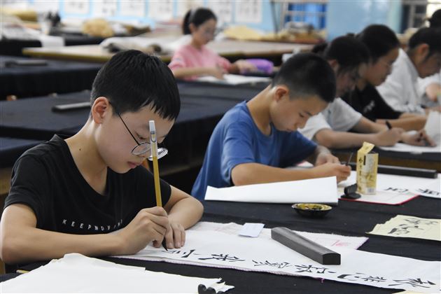 享艺术盛宴 展学子风采——棠外初2021级开展新生“艺术素质实践活动” 