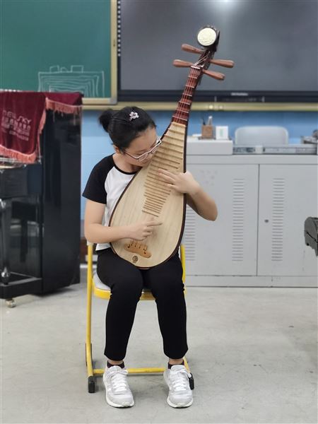 享艺术盛宴 展学子风采——棠外初2021级开展新生“艺术素质实践活动” 