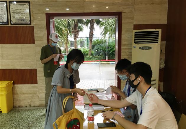 志爱心奉献 致青春奋斗——记棠外校团委、高中团总支暑假疫苗接种、开学报到日志愿者活动