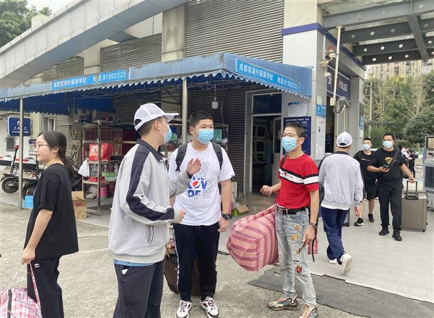 志爱心奉献 致青春奋斗——记棠外校团委、高中团总支暑假疫苗接种、开学报到日志愿者活动 