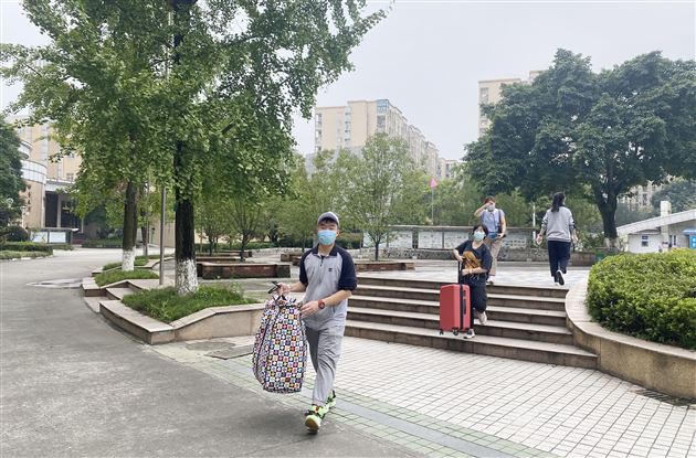 志爱心奉献 致青春奋斗——记棠外校团委、高中团总支暑假疫苗接种、开学报到日志愿者活动 