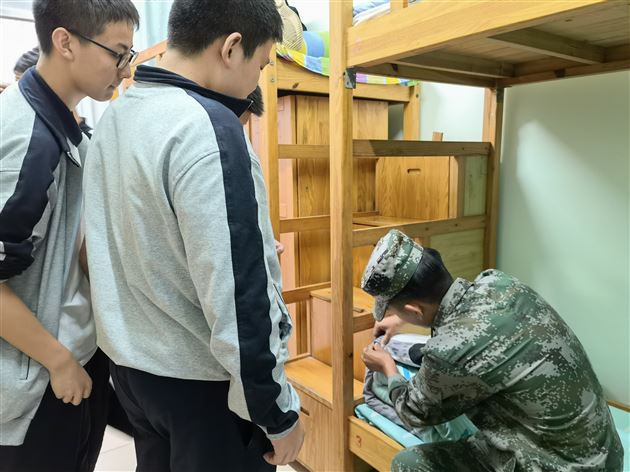寝室内务大整理 规范生活靠自己——棠外高中举行学生寝室内务规范整理活动
