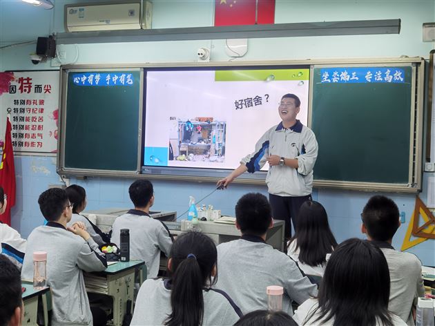 寝室内务大整理 规范生活靠自己——棠外高中举行学生寝室内务规范整理活动