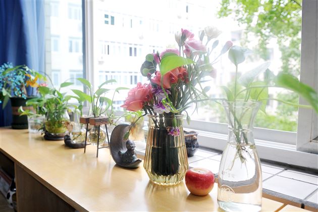 棠外高中开展“文明办公室”评比和“年级文化建设”检查活动 