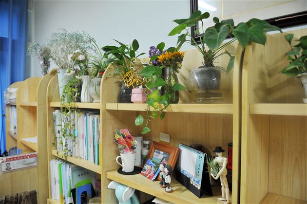 棠外高中开展“文明办公室”评比和“年级文化建设”检查活动 