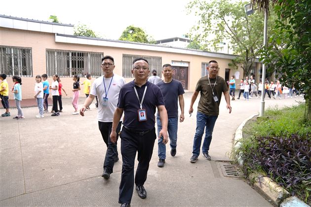 寝室内务大整理 规范生活靠自己——棠外高中举行学生寝室内务规范整理活动