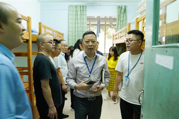 寝室内务大整理 规范生活靠自己——棠外高中举行学生寝室内务规范整理活动