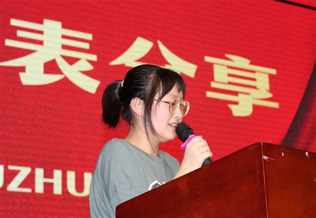 学生代表刘竹发言