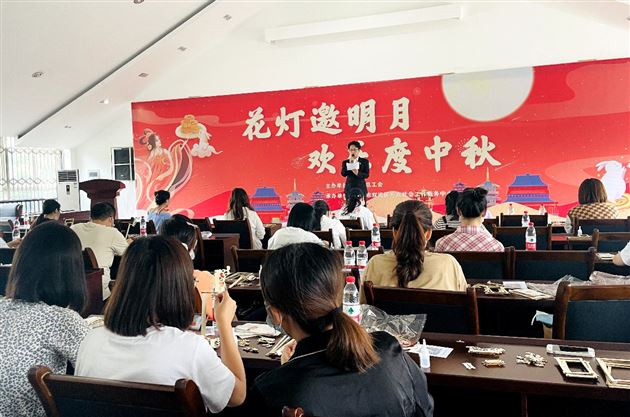 情满中秋，党员先行——棠外幼儿园党支部开展社区结对共建活动