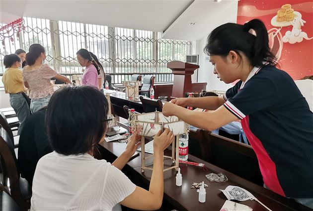 情满中秋，党员先行——棠外幼儿园党支部开展社区结对共建活动