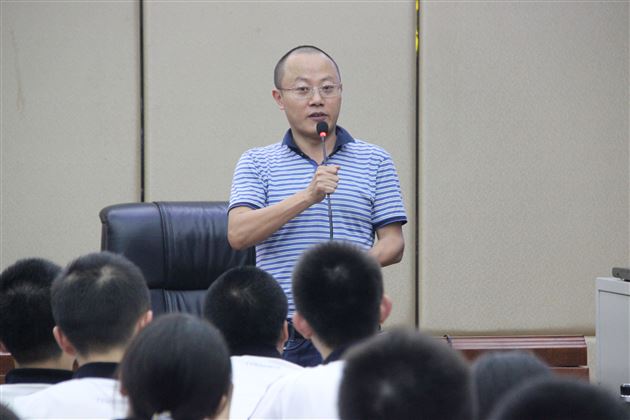 选文？选理？听听他怎么说？——棠外高2021级文理分科指导讲座顺利举行 