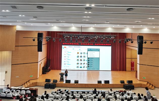 棠外周小舒、袁成、林光辉、曹姗老师受双流区教科院邀请作班主任专题讲座