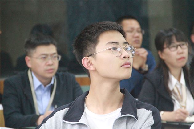 棠外高中举行“修身班会课”课例研讨活动