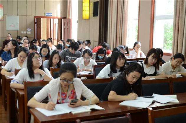 在评价过程中关注“有效有味”的语文课——双流区初中语文七年级教研活动暨刘勇名师工作室研修活动在棠外举行