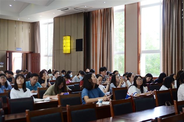 在评价过程中关注“有效有味”的语文课——双流区初中语文七年级教研活动暨刘勇名师工作室研修活动在棠外举行