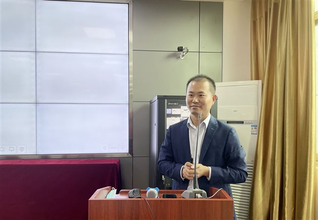 棠外初中袁成老师受邀为河南省洛阳市中小学幼儿园优秀班主任作科研专题讲座