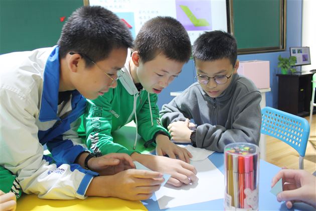 探寻学生成长“心”路线——成都市教科院专家曹璇莅临棠外指导班心课