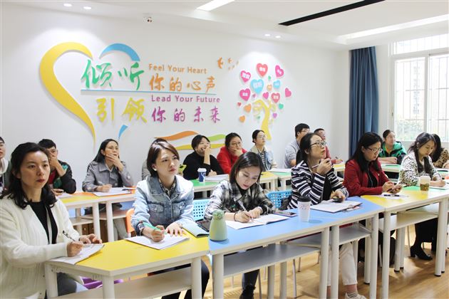 探寻学生成长“心”路线——成都市教科院专家曹璇莅临棠外指导班心课