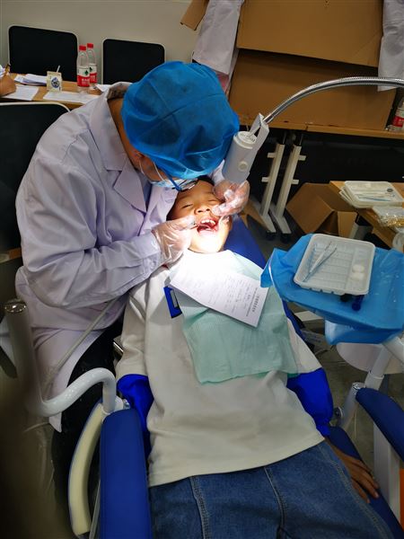 健康牙齿伴我行——棠外附小开展窝沟封闭活动