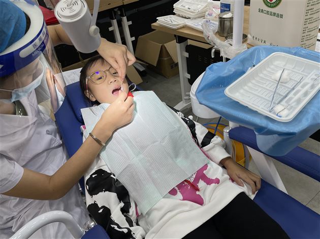 健康牙齿伴我行——棠外附小开展窝沟封闭活动