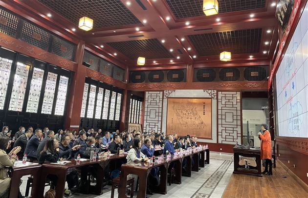 棠外孙晓晖老师受四川省中学校长协会教育专委会邀请作德育创新交流分享