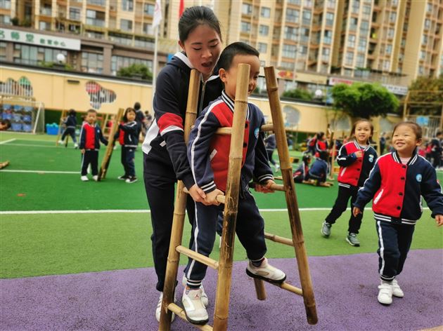 培养运动习惯·铺垫健康底色——棠外实验幼儿园承办双流区早操教研活动