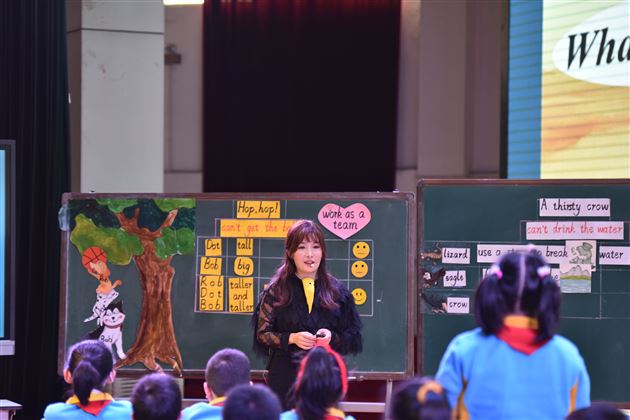 棠外附小教师高洁课堂展评现场图