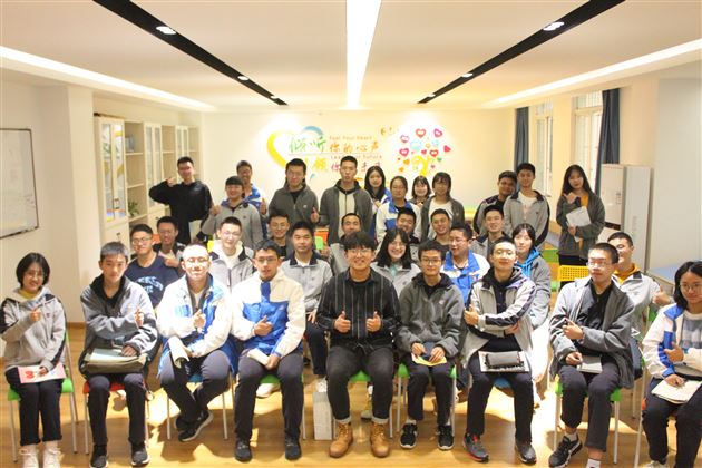 “校友分享会”之“我为什么选择生物学？”——棠外开展学科渗透生涯规划系列活动