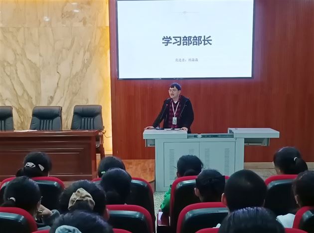 初中团总支书记张天涯