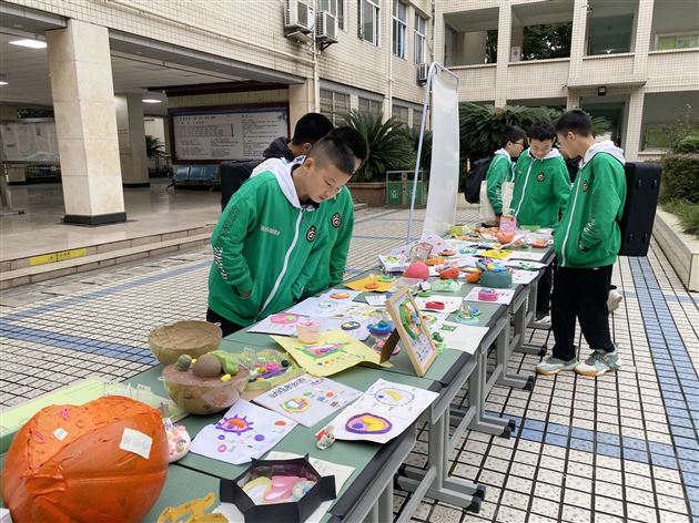 “造起来吧！”——初2021级成功举办生物手工模型展 
