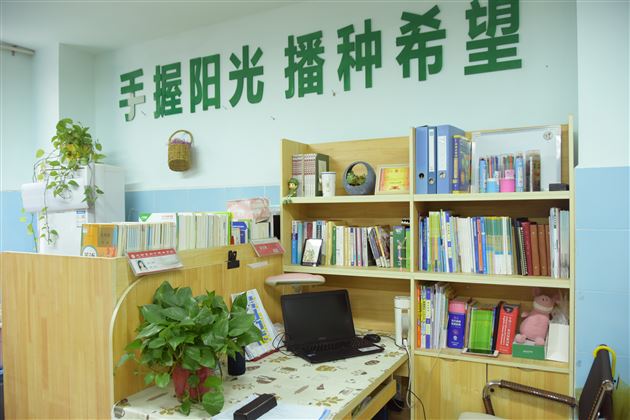 扮靓办公室 工作更舒心——棠外初中开展“文明办公室”创建评选活动