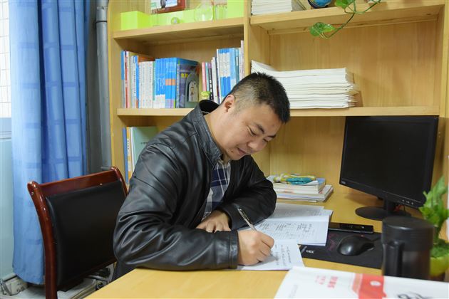 扮靓办公室 工作更舒心——棠外初中开展“文明办公室”创建评选活动 