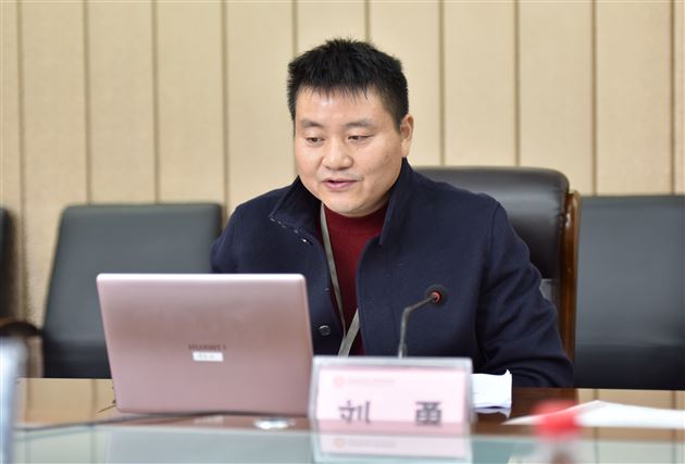 棠外初中校长助理刘勇老师代表学校发言