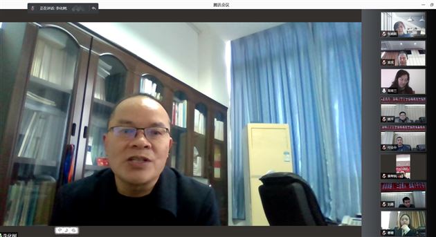 四川省教育厅教育发展研究中心主任李化树教授宣读《课题立项通知》并作课题开题指导