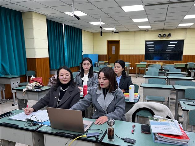 棠外高中教师受邀在四川省高中英语主题教研活动中作展示 