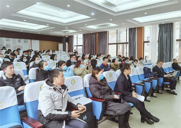 加强课题研究，提升育人价值——棠外袁成、曹姗老师受天府新区教科院邀请作班主任专题培训